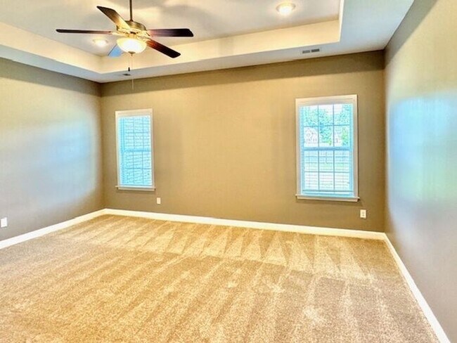 Foto del edificio - Now leasing a 4 bedroom 3 bath home in Oli...