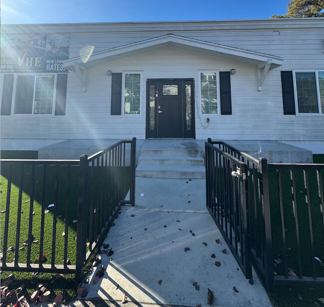 Front Cottage - Victory House East