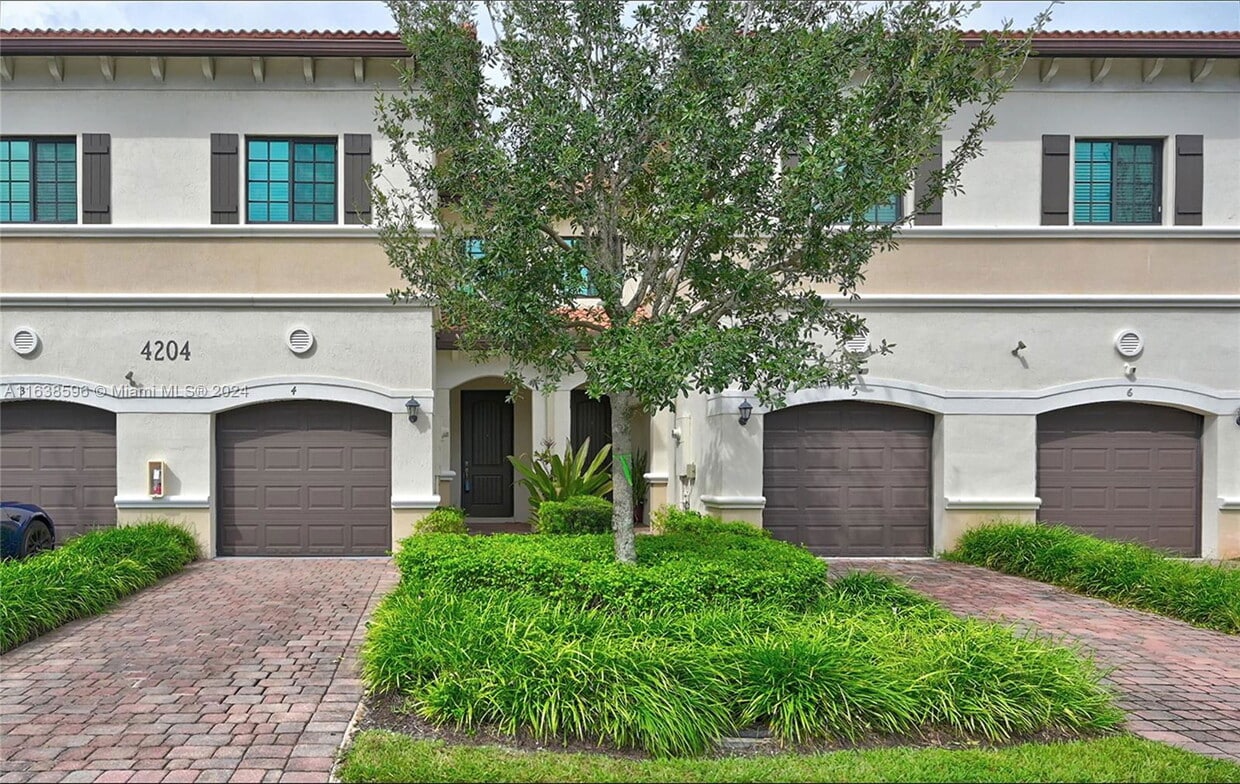 Photo - 4204 North Dixie Highway Apt #4204-D, Oakland Park, FL 33334 - 3 BR 2.5 BA Townhouse