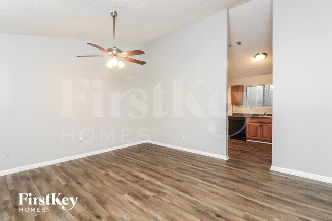 Foto del edificio - 6911 Hickory Log Rd