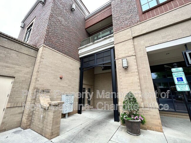 Foto del edificio - 3920 Sharon Rd