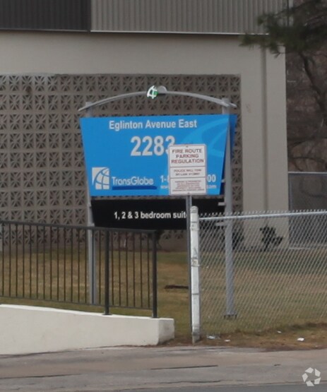 Photo du bâtiment - 2283 Eglinton Avenue Apartments