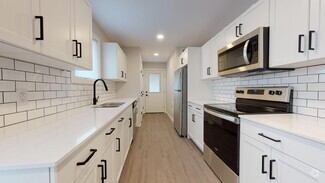 Building Photo - 206 Yale Ave E