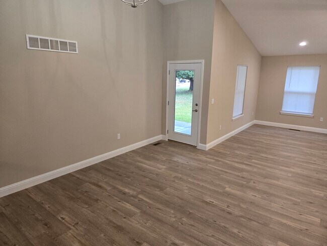 Foto del edificio - 2641 Cherry Farms Dr