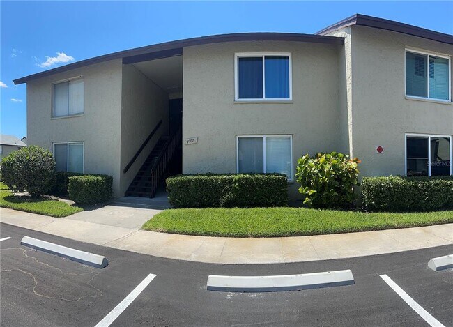Foto del edificio - 4215 E Bay Dr