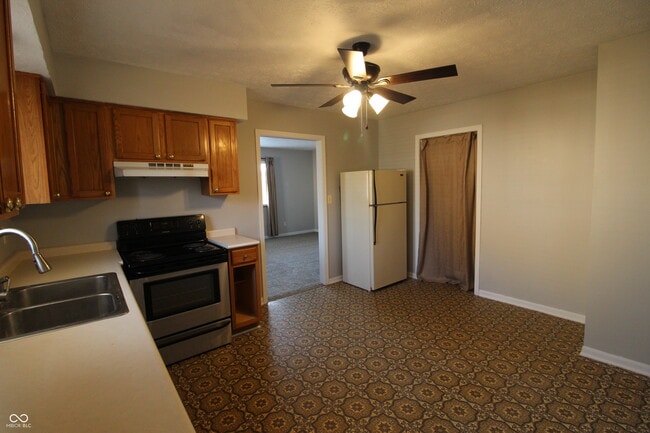 Building Photo - 304 S Mill St