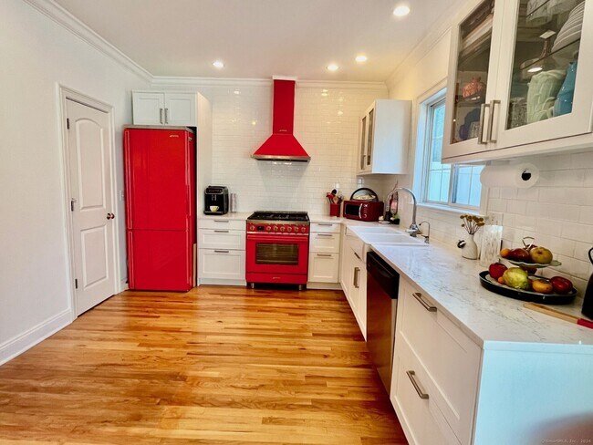 Foto del edificio - 102 Bradley Ln