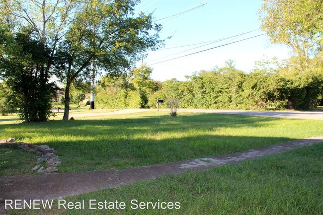 Building Photo - 3701 Hydes Ferry Rd