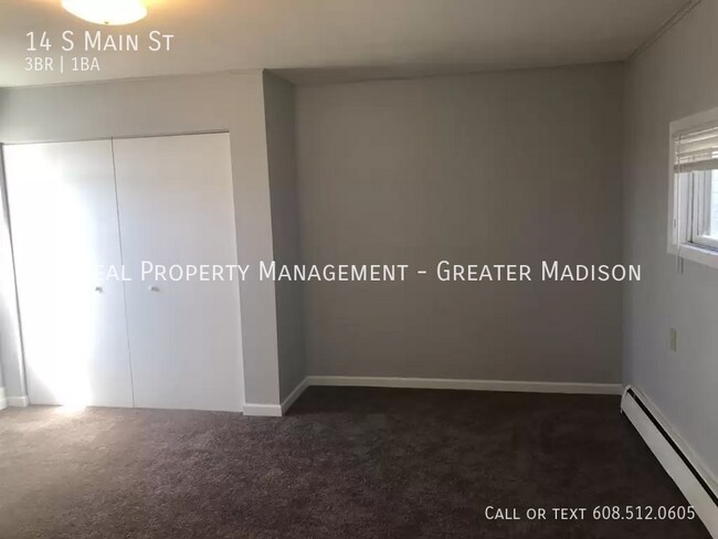 Building Photo - Large main level flat with off street park...