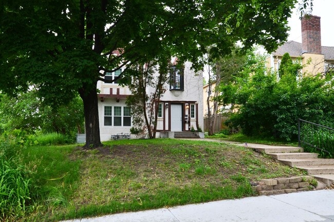 Building Photo - 3552 Irving Ave S