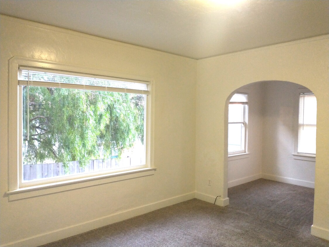 Primary Photo - 915 Napa St