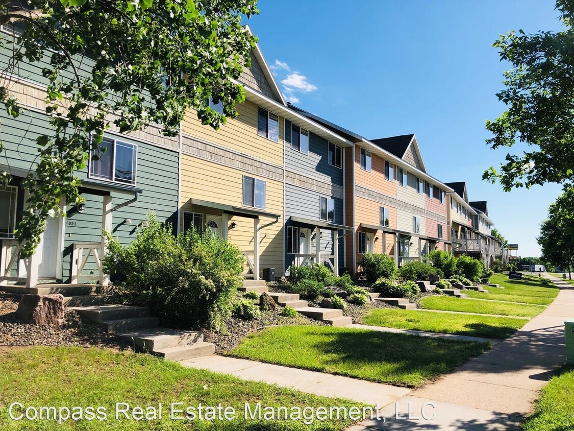 1057 W MacArthur Ave, Eau Claire, WI 54701 Room for Rent in Eau