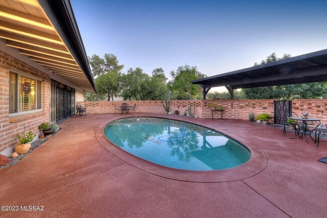 Photo - 250 W Greenock Dr House