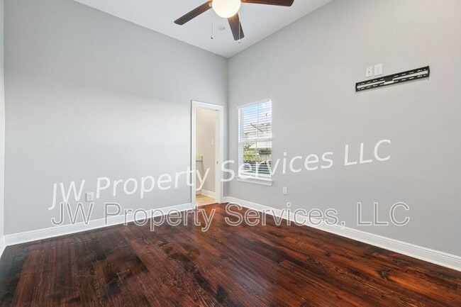 Foto del edificio - 2225 Reverend John Raphael Jr Way