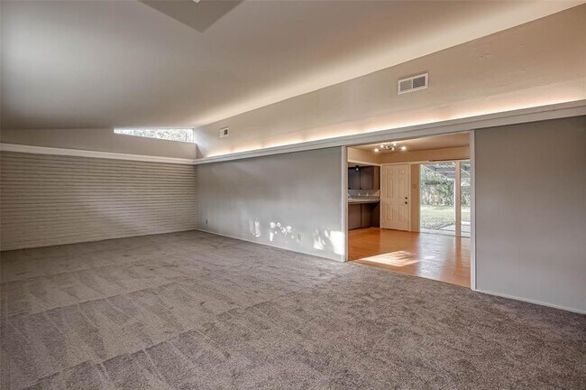 Building Photo - 518 Gingham Dr