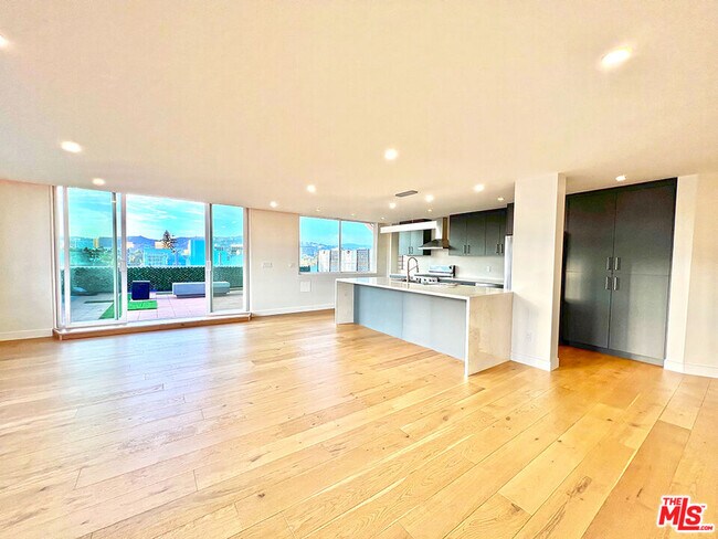 Foto del edificio - 468 S Roxbury Dr