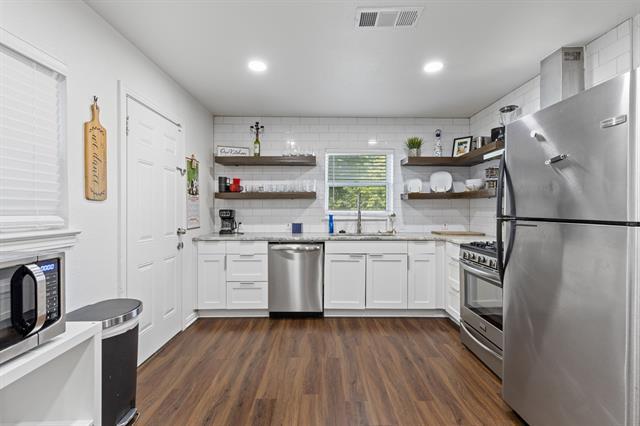 Building Photo - 5111 Stoneleigh Ave