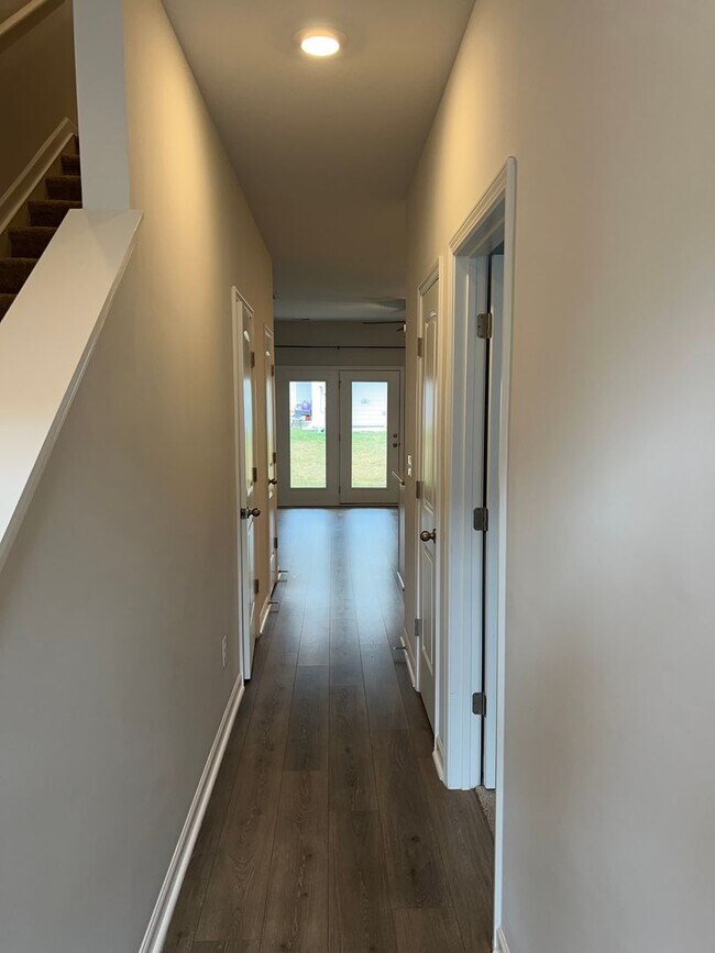 Building Photo - 3 bedroom, 2.5 Bath, 2 story Townhome in C...
