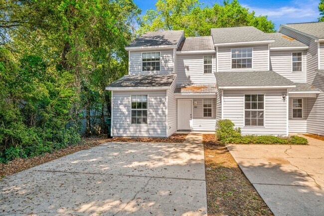 Foto del edificio - 646 Virginia Oak Ct
