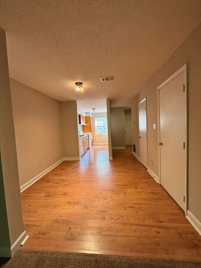 Foto del edificio - 2518-207 Avent Ferry Road