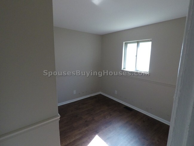 Building Photo - 2194 N Riley Ave
