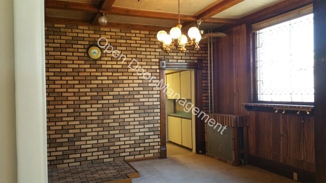 Photo - 725 W Park St