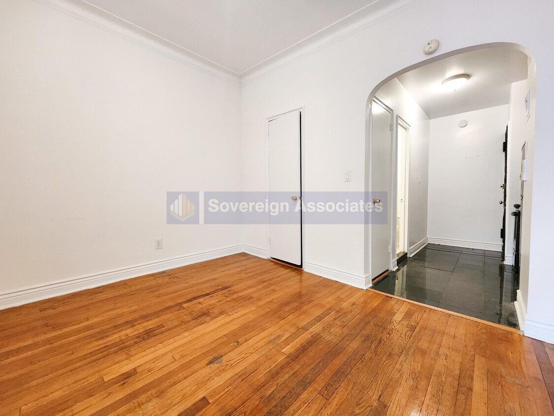 Foto principal - 156 E 85th St