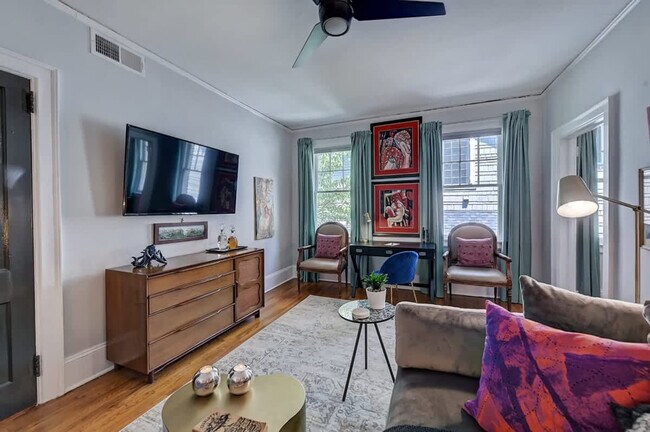 Building Photo - 518 Lamar Ave