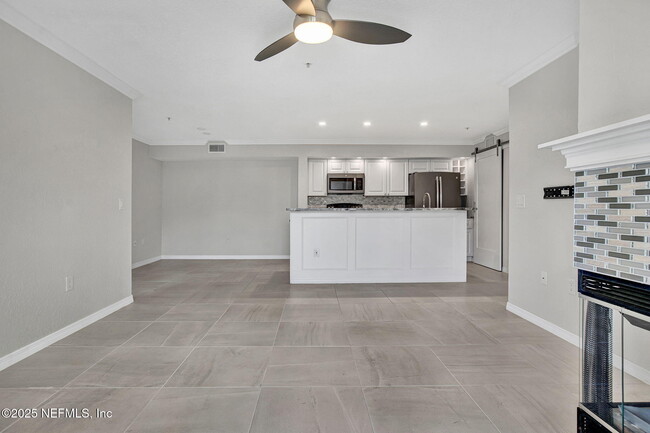 Building Photo - 700 Boardwalk Dr