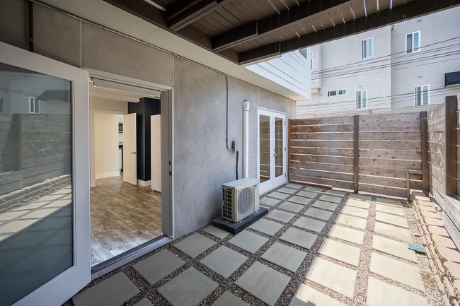 Building Photo - Great 1bd/1ba apartment with a private yard!