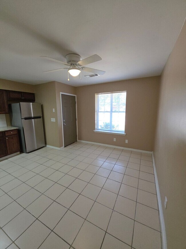 Foto del edificio - 1510 E 13th St