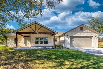 Building Photo - 123 Kikipua