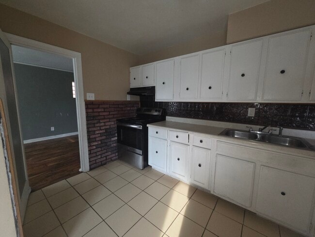 Kitchen - 3510 Central Pl
