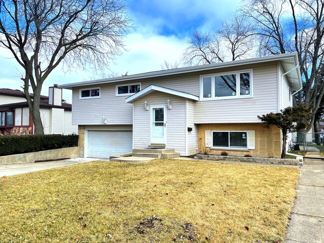 Building Photo - 837 S Iowa Ave