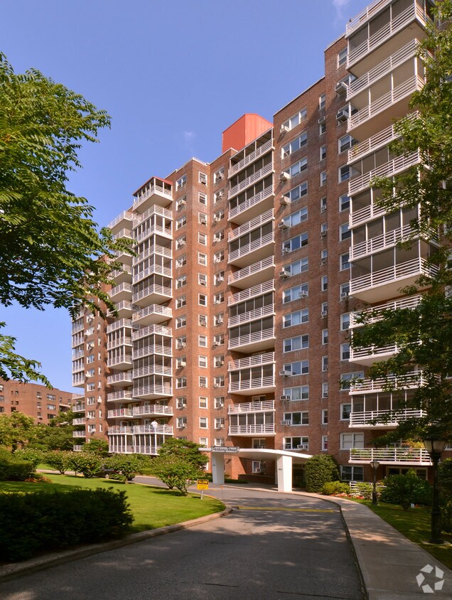 Primary Photo - Parkway House
