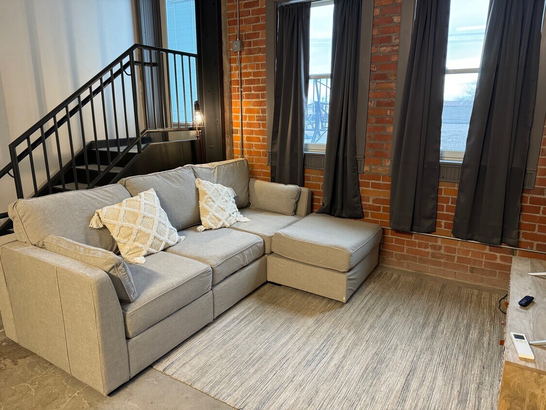 Living Room - 2019 Montana Ave