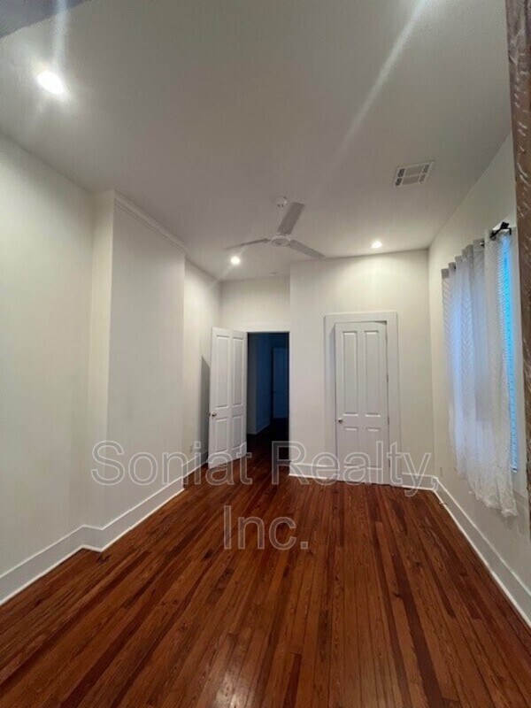 Foto del edificio - 1220 Bartholomew Street