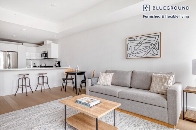 Building Photo - 2801 Sunset Pl