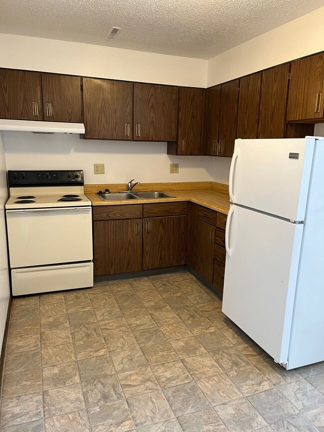 Building Photo - Robinwood Apartments