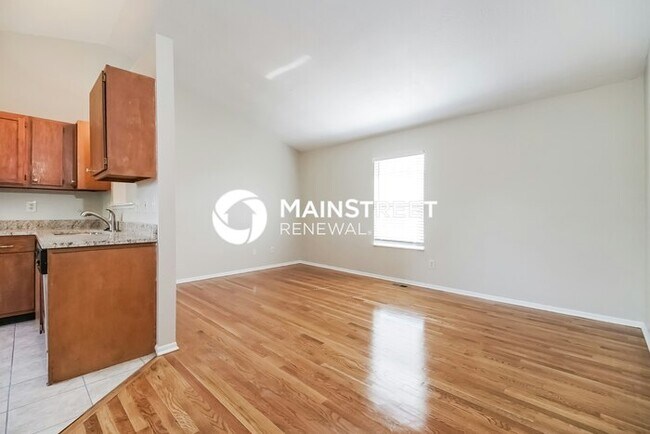 Building Photo - 3 Bedroom Pet-Friendly Home in Columbus, OH with Main Street Renewal