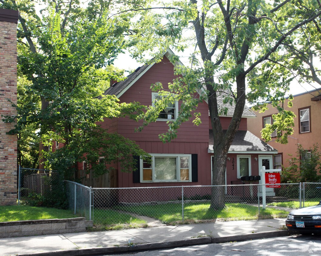 Primary Photo - 3043 Grand Ave S