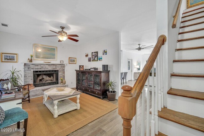 Building Photo - 19 Le Moyne Dr