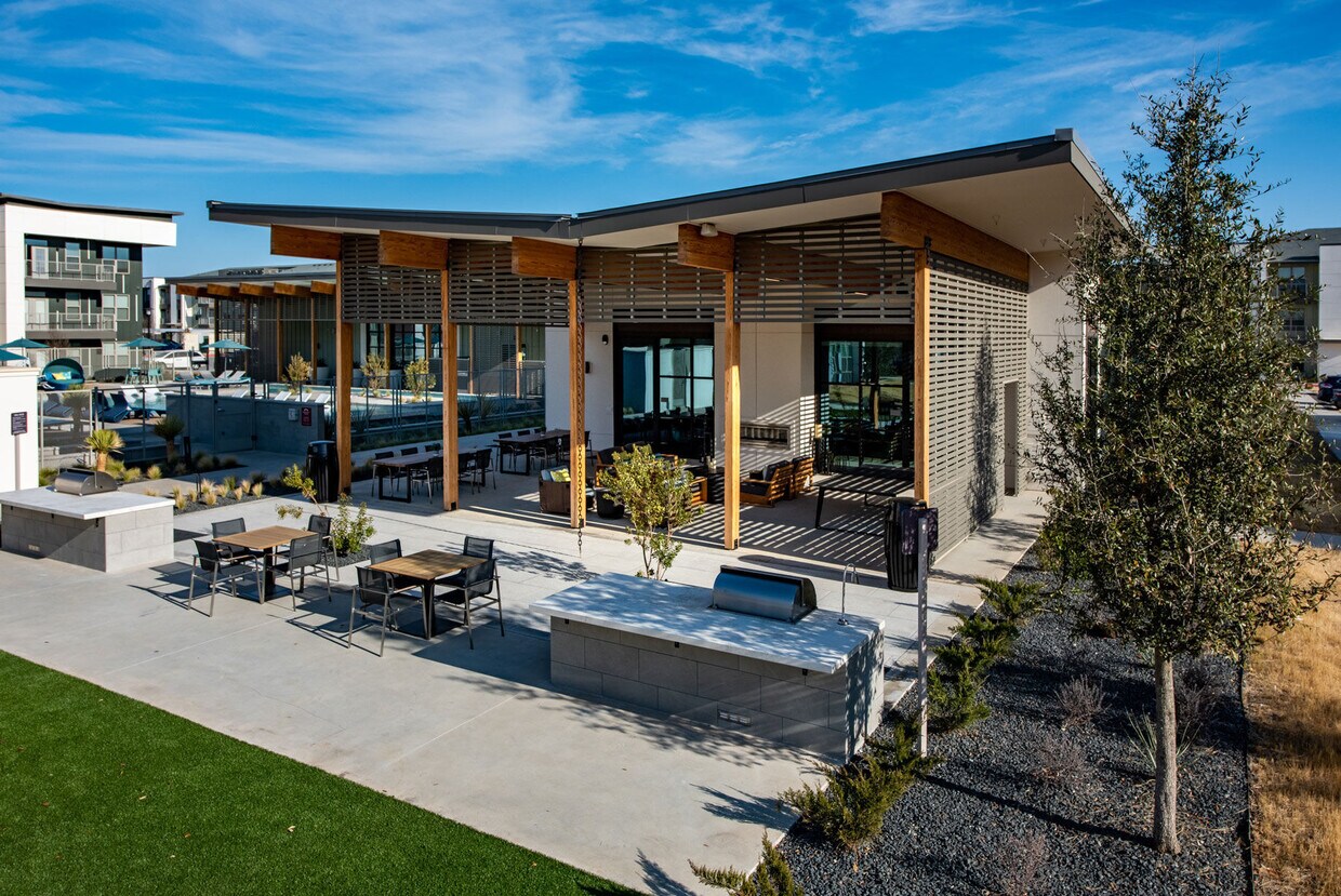 Copeland Apartments in Grand Prairie, TX