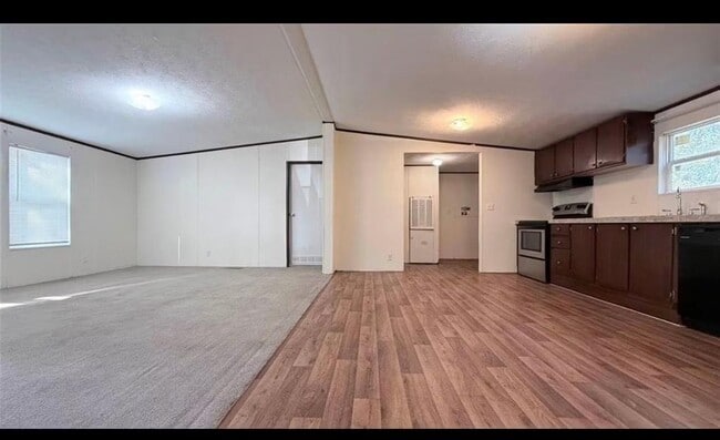 Foto del edificio - 1430 W Howard Ln