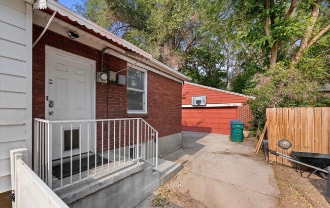 Foto del edificio - 2216 Polk Ave