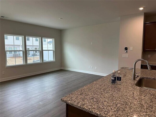 Foto del edificio - 247 Salt Lk Ln