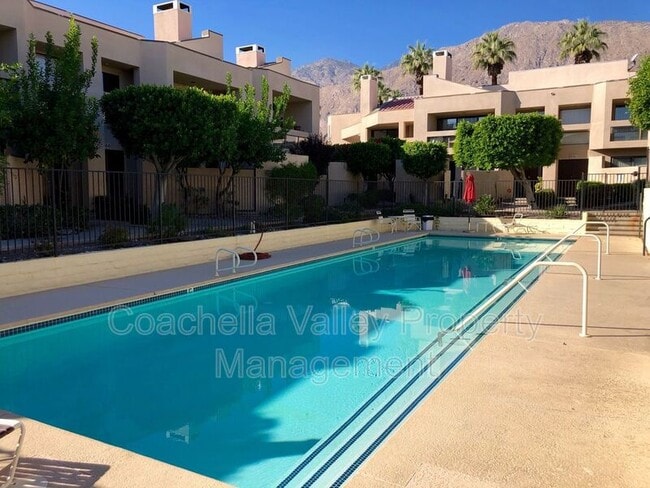 Foto del edificio - 999 Village Square S