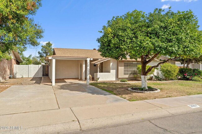 Foto del edificio - 3007 N 84th Pl