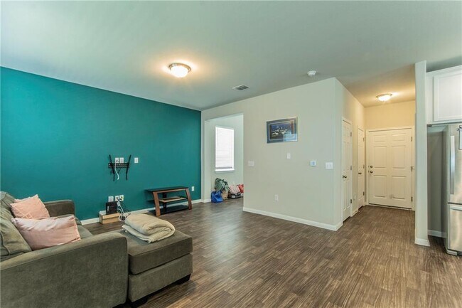 Building Photo - 10328 Forest Grove Dr