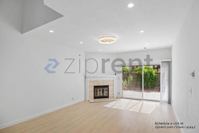 Building Photo - 777 Erie Cir